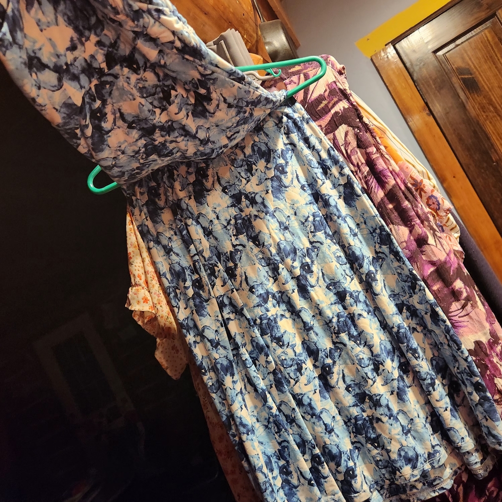 Market & Spruce Navy and Cream Patterned Skirt- Very Streachy